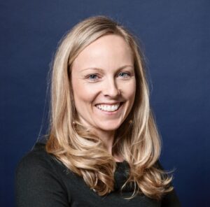 Jo Travers headshot